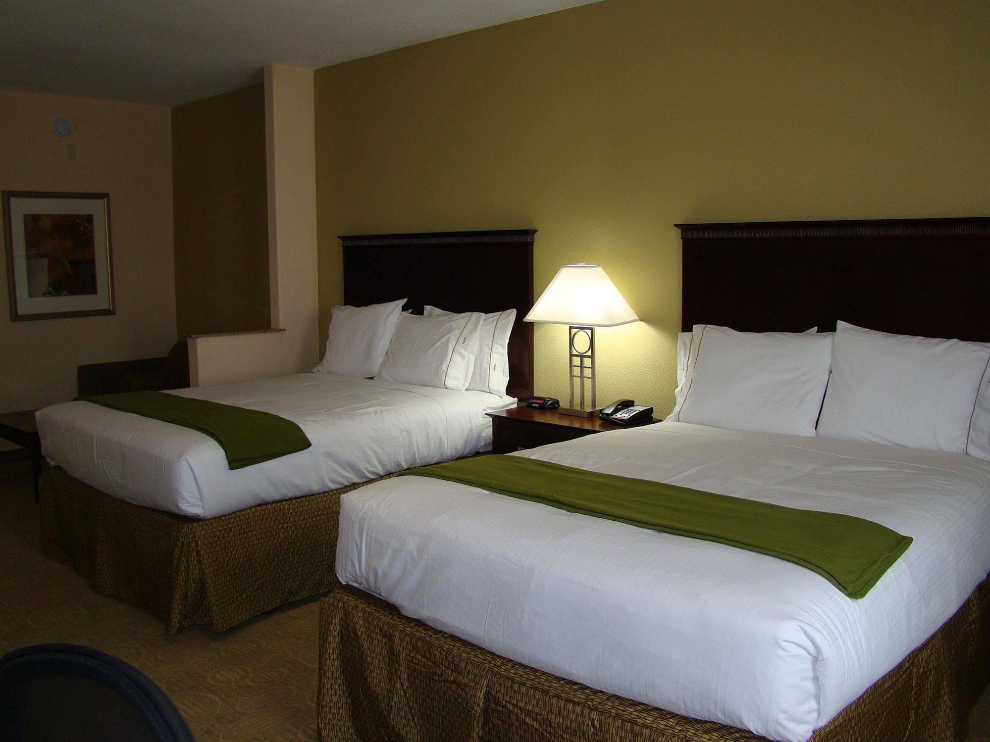 Holiday Inn Express & Suites Brownfield Ngoại thất bức ảnh